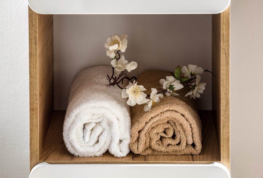 Wall Mounted 3 Piece Bathroom Furniture Set 800mm Vanity Unit With Sink and Tall Cabinet Oak White Gloss - Aruba