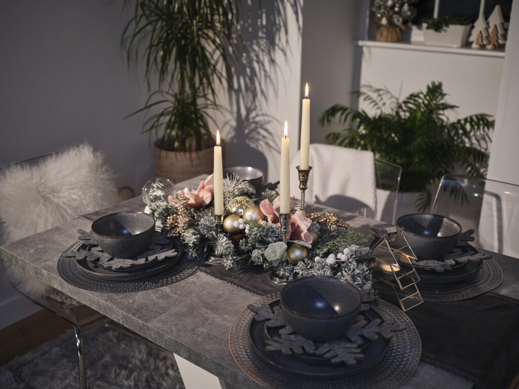 Christmas Dining Table Extending Grey White Festive Kitchen Dinner Table 6 8 Seater Pedestal V leg - Masy