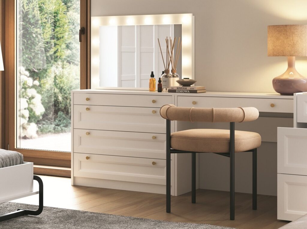 White Chest of Drawers Bedroom Storage Cabinet 4 Drawer 90cm Wide Compact Shaker Unit with Gold Handles - Rel